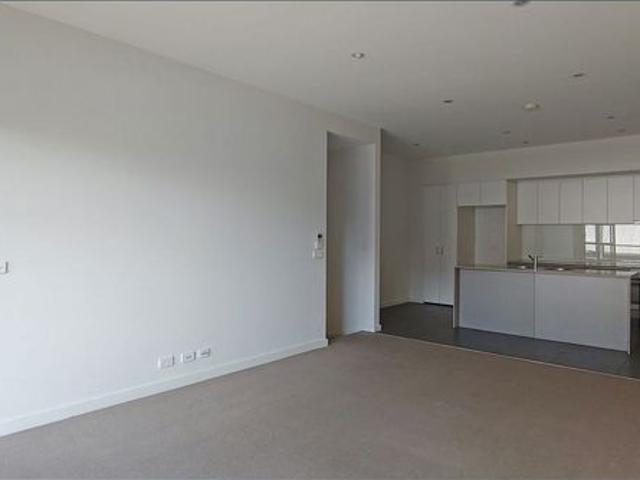 MODERN 3 BEDROOM, 3 BATHROOM TOWNHOUSE IN PRIME LOCATION