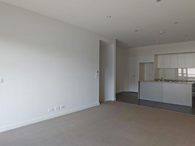 MODERN 3 BEDROOM, 3 BATHROOM TOWNHOUSE IN PRIME LOCATION