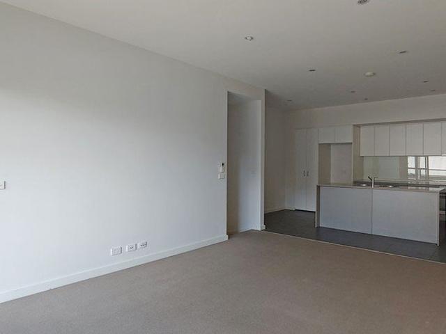 MODERN 3 BEDROOM, 3 BATHROOM TOWNHOUSE IN PRIME LOCATION
