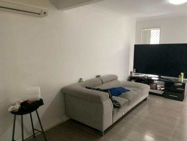 Modern 3 bedrooms townhouses. Please email to office@jkelite.com.au or send text message on 0490 893 336 for enquiries and inspections. Thank you