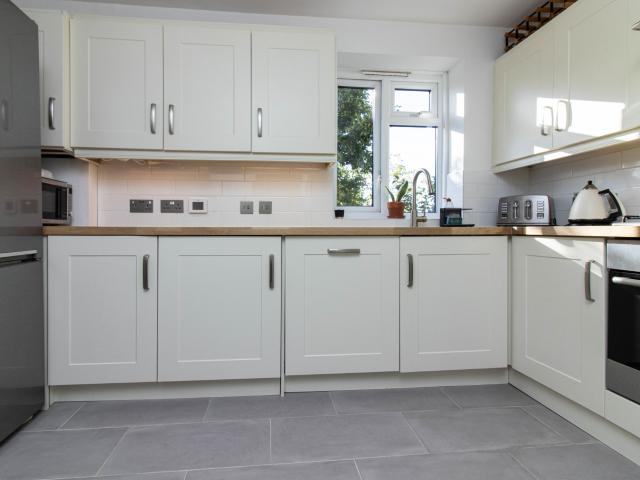 Modern 3 Double Bedroom Apartment in leafy Chiswick
