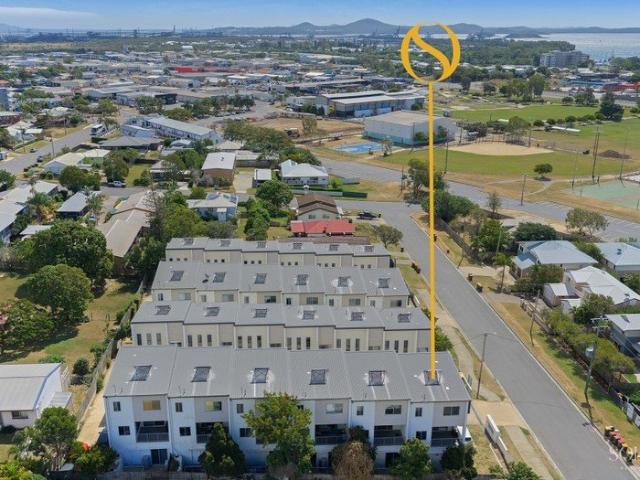 Modern 3 level townhouse minutes to CBD and Harbour
