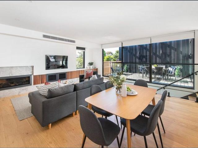 Modern 3 Level Luxury in Prime Hawthorn East Location