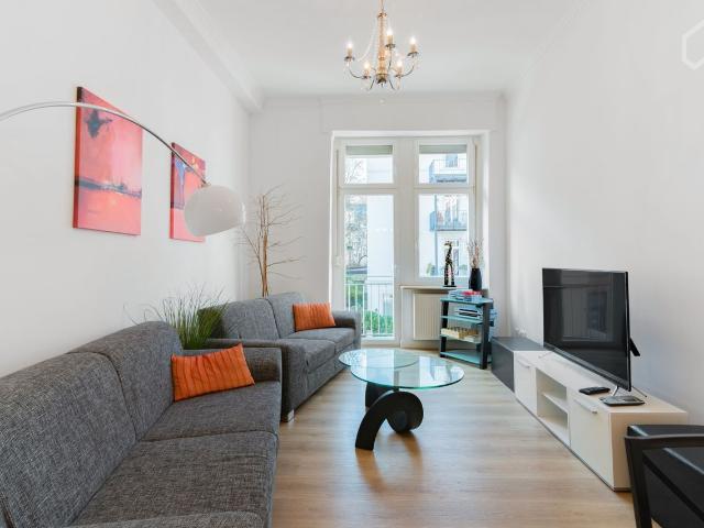 Modern 3 Room Altbau high ceilings Central Berger Straße Höhenstraße, Frankfurt Amsterdam Apartments for Rent