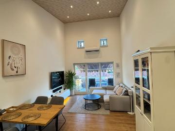 Modern 3 Room Apartment with Balcony & Stylish Bathroom, Home Office, Central & Quiet Location