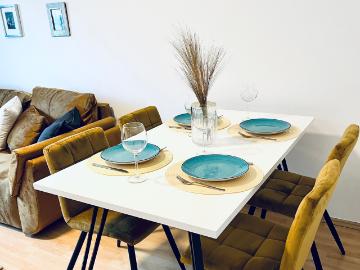 Modern 3 room apartment with balcony, WiFi, kitchen & smart TV
