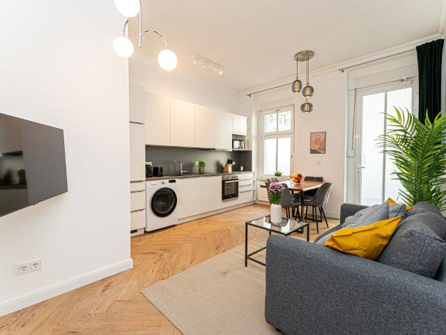 Modern 3 Room Apartment with Designer Kitchen in Berlin Köpenick