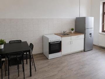 Modern 3BR Apartment in Central Chemnitz for 10