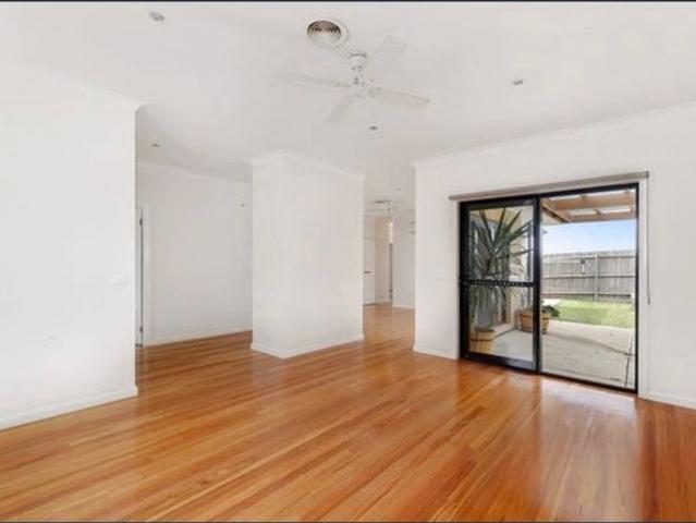 Modern 3BR Home w/ Solar, Ducted Heating, Splits throughout, Pets ok, $625/wk