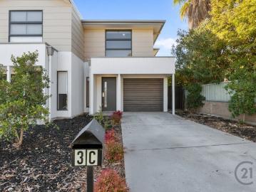 Modern 3BR Townhouse with 2 ½ Bathrooms and all the Modern Day Features
