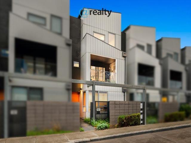Modern 3BR Townhouse in Thriving Point Cook