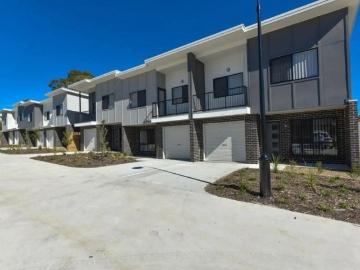 Three bedroom Townhouse with 2nd car space