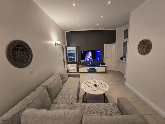 Modern 120 m² Design Apartment in a Period Building near U8, Berlin Amsterdam Apartments for Rent