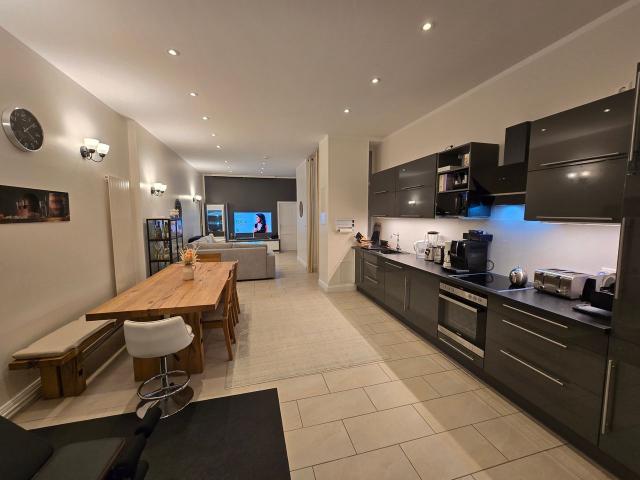 Modern 120 m² Design Apartment in a Period Building near U8, Berlin Amsterdam Apartments for Rent