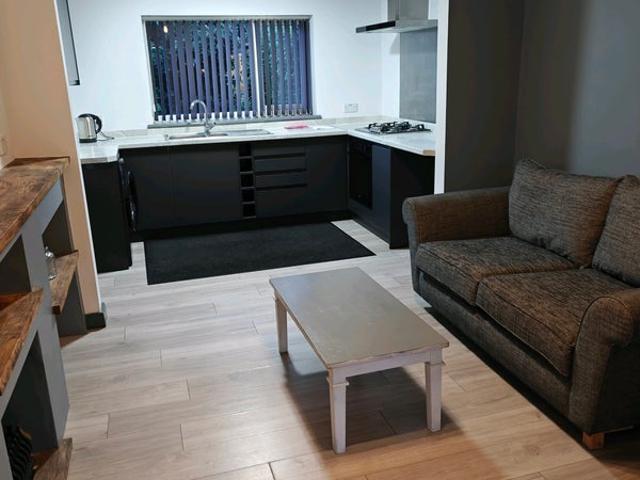 Modern 1 Bed Bungalow with Veranda & Large garden