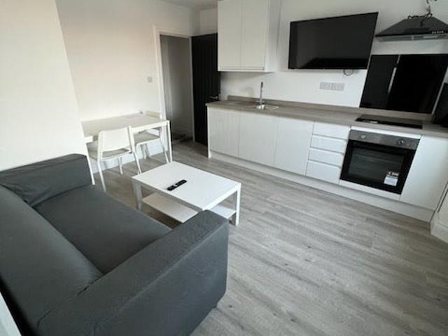 Modern 1 Bed Garden Flat Available Inc Some Bills