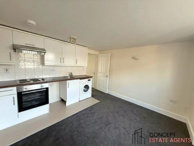 Modern 1 Bed Garden Flat on Blackshaw Road, SW17