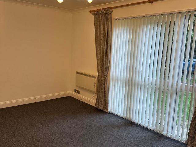 Modern 1 Bed Flat with allocated Parking | 7 Min Walk to West Drayton Station Elizabeth Line