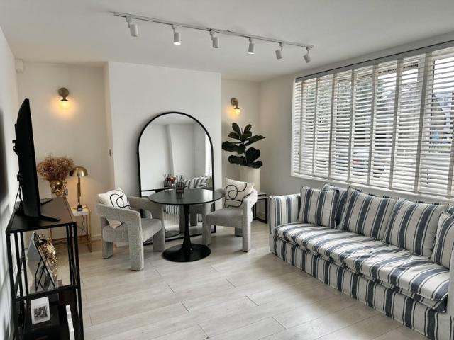 Modern 1 Bed Flat in Chiswick by River Thames