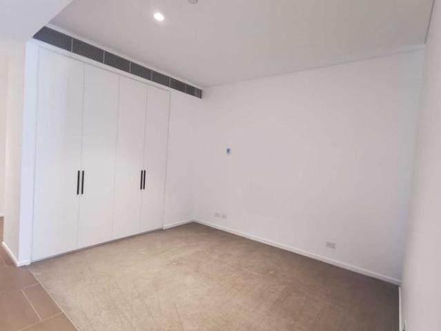 MODERN 1 BED + STUDY SPACE AVAILABLE IN CHIPPENDALE!