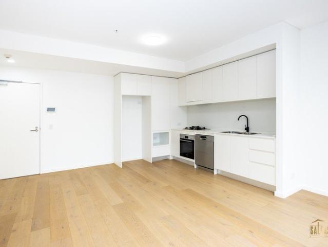 Modern 1 Bed plus Study next to Lidcombe Train Station for LEASE