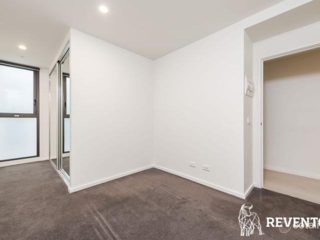 Modern 1 Bedroom Apartment !