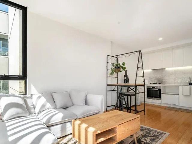Modern 1 Bedroom Apartment