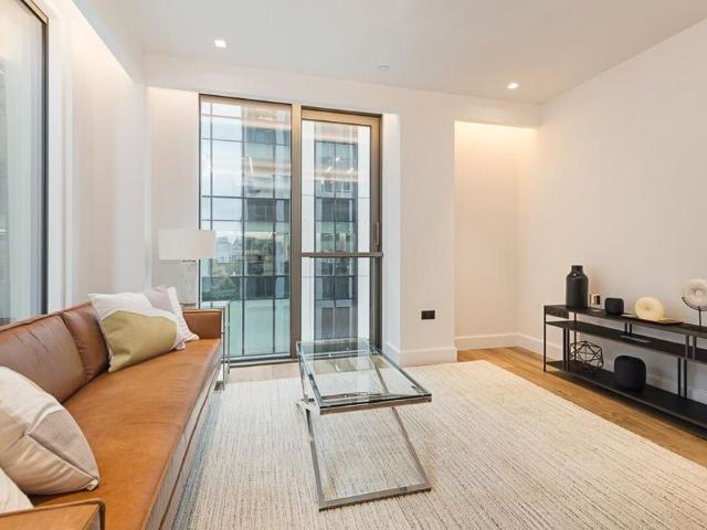 Modern 1 bedroom apartment to rent in Southbank, SE1