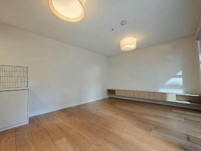 Modern 1 Bedroom Apartment Unit with Courtyard