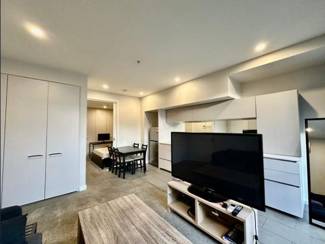 Modern 1 Bedroom Apartment with Massive Private Balcony in Caulfield