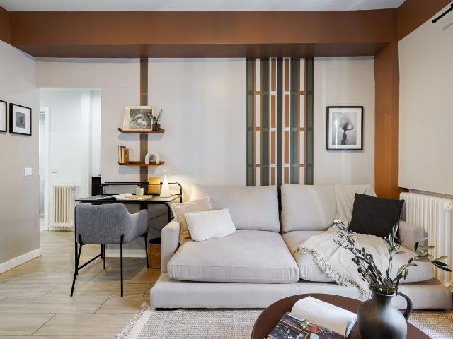 Modern 1 Bedroom Apartment with AC and Designer Furnishings in Palafox Street, Madrid Amsterdam Apartments for Rent