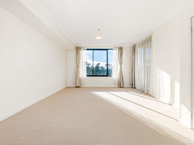Modern 1 Bedroom Apartment with Amazing Facilities Within walking distance to Tallawong Station!