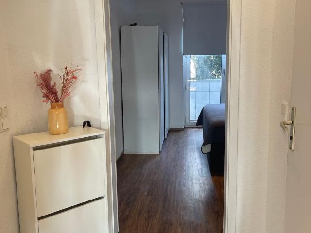 Modern 1 Bedroom Apartment with Balcony – Central Düsseldorf, Dusseldorf Amsterdam Apartments for Rent