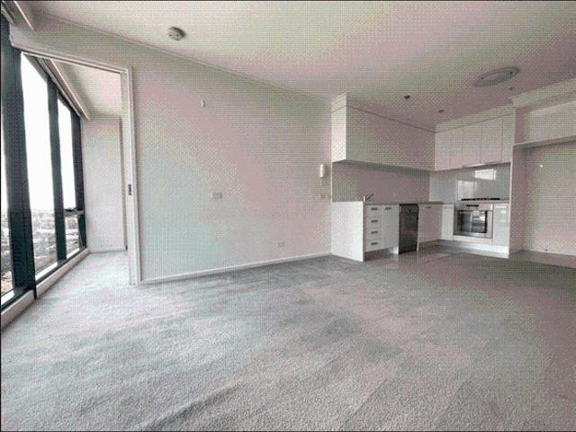 Modern 1 bedroom apartment with city views