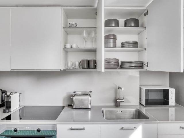 Modern 1 Bedroom Apartment with City Views in Hottingen, Zurich Amsterdam Apartments for Rent