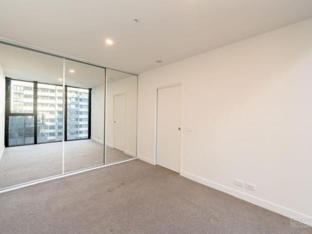 Modern 1 Bedroom Apartment with Contemporary Finishes