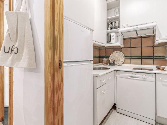 Modern 1 Bedroom Apartment with Designer Furniture and High Speed WiFi on Barquillo Street, Madrid Amsterdam Apartments for Rent