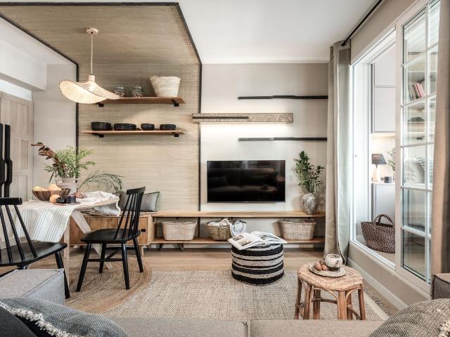 Modern 1 Bedroom Apartment with Jungle Inspired Decor, Terrace, and Pool in Salamanca, Madrid Amsterdam Apartments for Rent
