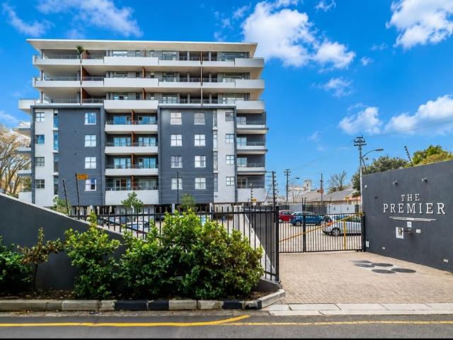 Modern 1 Bedroom Apartment with Large Balcony at The Premier, Rondebosch