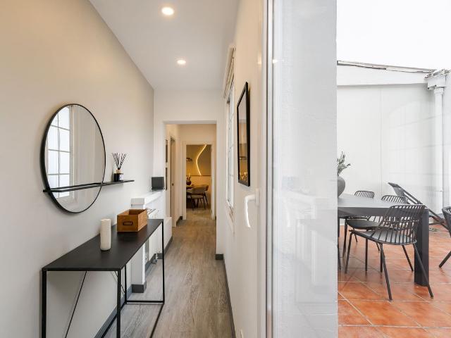 Modern 1 Bedroom Apartment with Large Private Terrace and Air Conditioning, Madrid Amsterdam Apartments for Rent