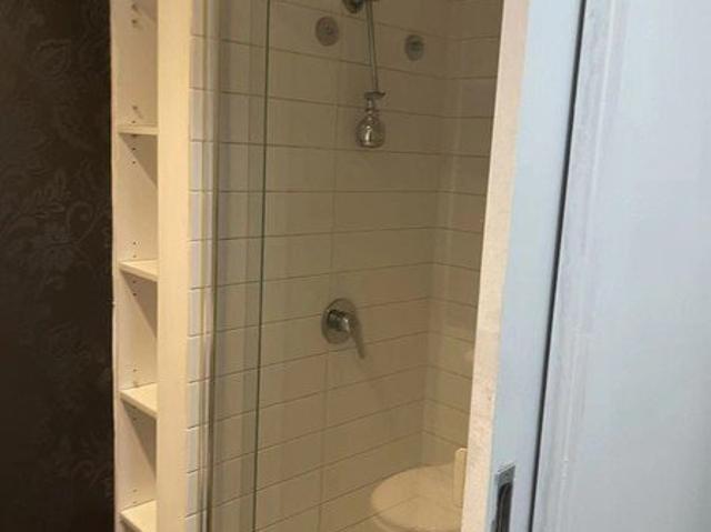 Modern 1 Bedroom Apartment with Private Courtyard in Box Hill