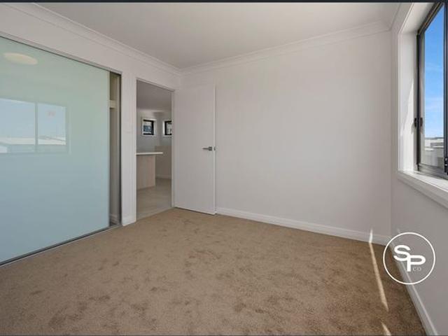 Modern 1 Bedroom Apartment with Private Balcony