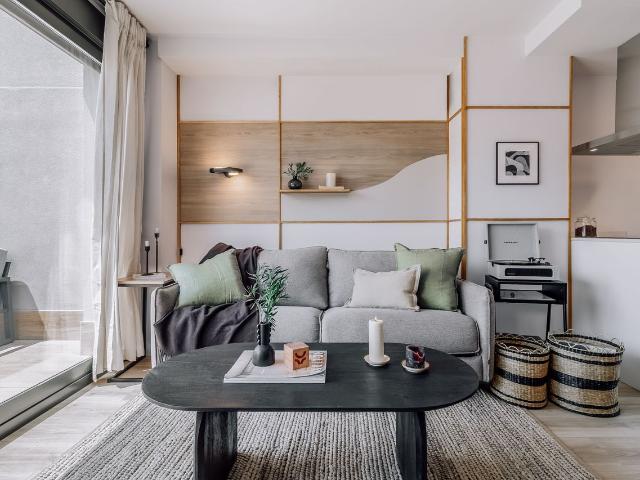 Modern 1 Bedroom Apartment with Private Terrace and Access to Pool, Madrid Amsterdam Apartments for Rent
