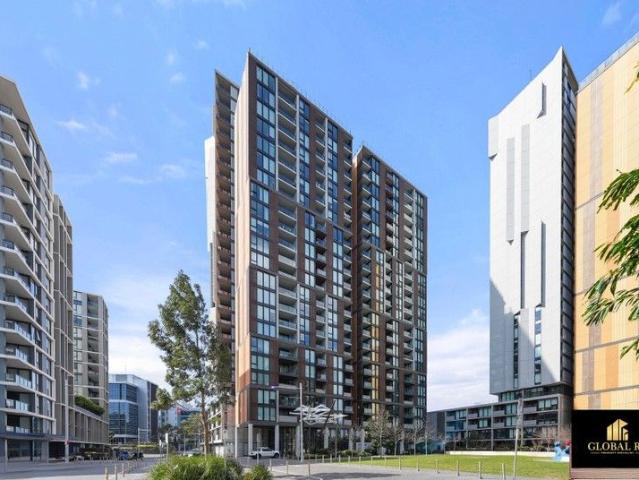 Modern 1 Bedroom Apartment with Study, Storage