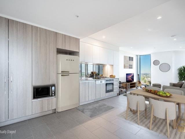 Modern 1 BEDROOM Apartment with STUDY in Prime Location next to North Ryde Metro Station