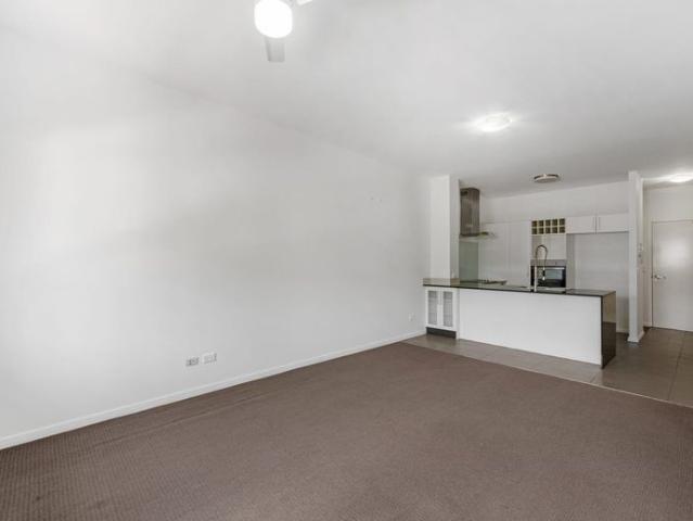 Modern 1 Bedroom Apartment with Study & Resort Style Facilities