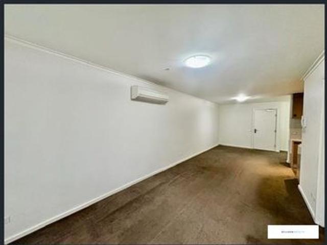 Modern 1 Bedroom Apartment with Secure Parking