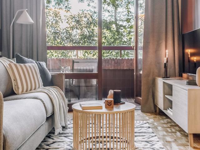 Modern 1 Bedroom Apartment with Terrace and Smart Amenities in Álvarez de Baena, Madrid Amsterdam Apartments for Rent