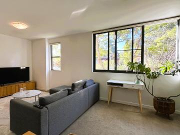 Modern 1 bedroom apartment at Wahroonga