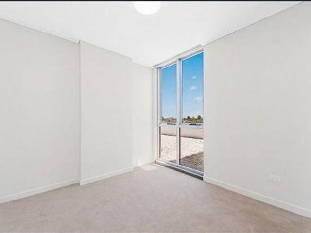 Modern 1 bedroom apartment close to amenities for lease